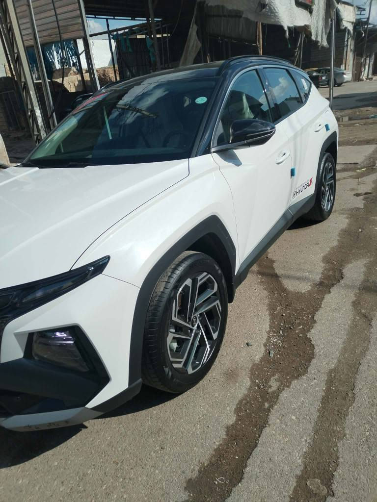 توكسون 2025 رقم سليمانية سقف اسود ماشية 24000 كيلو متر  سيارة شرط من دعامية للدعامية مابيها اي شي سيارة بصمة مراية شفط كشنات جلد السعر المطلوب 230 ورقة وبيها مجال قليل مكان كركوك للاستفسار *********** كركوك, العراق
