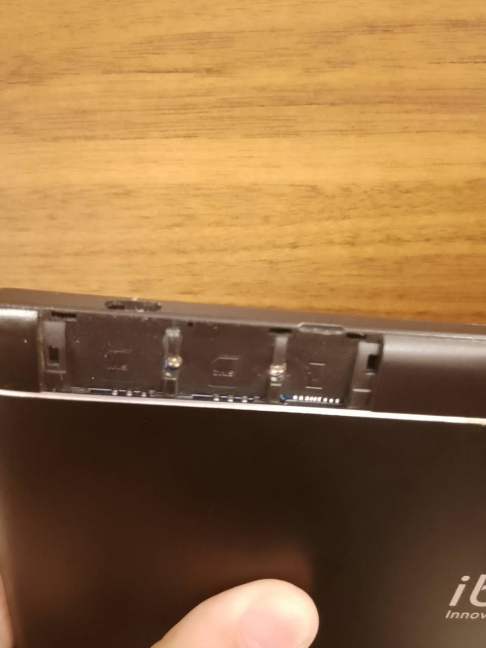 اسلام عليكم ايباد ذاكره 64حجم 
10انج شغال وكلشي مابي فقط خدوش بل شاشه 
مكان بغداد اليرموك السعر 45الف ***********
