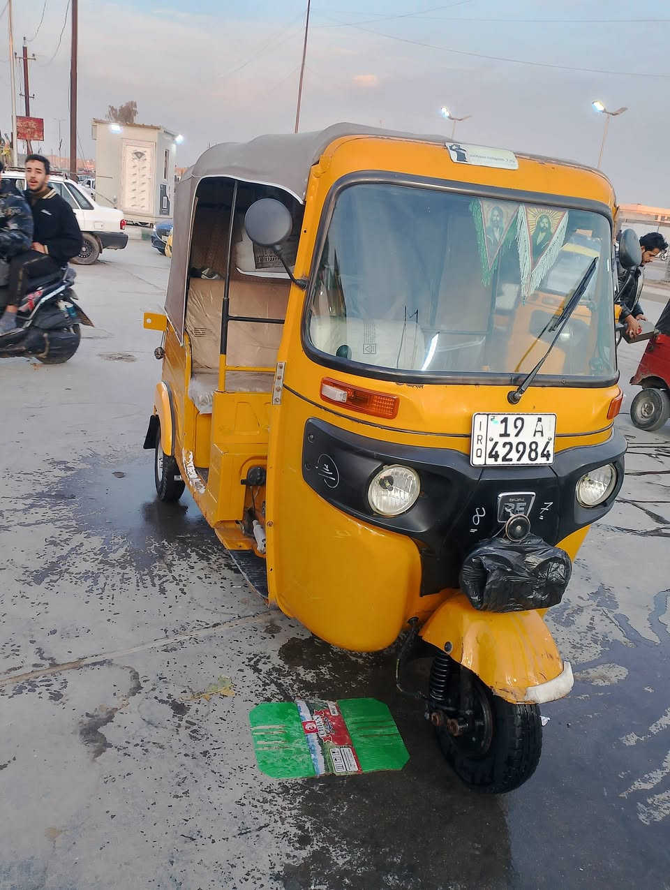 سلام عليكم تكتك للبيع كفاله عامه حته دوسه ما معمره رقم كربلاء مشروع وطني مكينه خير من الله مكاني بغداد سبع قصور سعر ٦ ونص بيه مجال شي قليل رقم ***********
