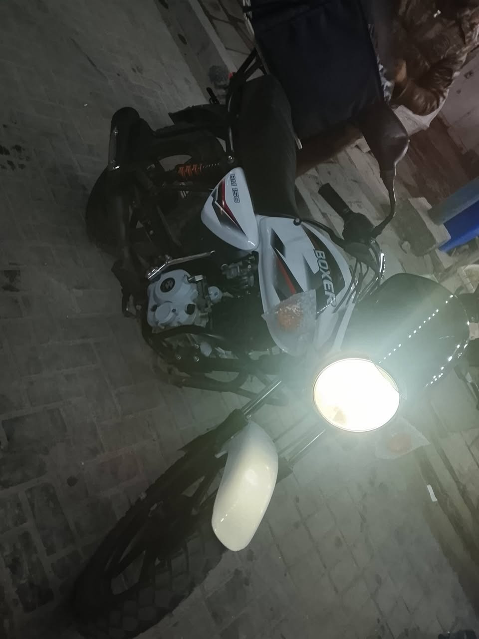 السلام عليكم بوكسر مديل 23 كفاله عامه محرك مكفول دراجه كلش نضيفه رايدها ب 1800 مليون وثمنميه مكاني بغداد البياع اوراق كامله شرط الترقيم ***********
