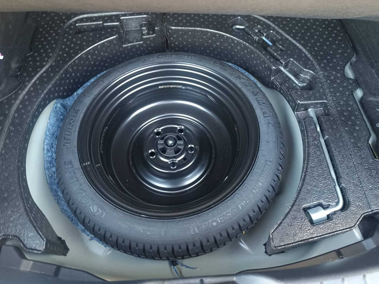 Mazda 3 2024
Mazda 3 2024
مازدايه كى جوان و نازدار 
بوياخى نى يه و ئيرباگى نه ته قيوه 
16000هه زار مايل رويشتوه

مواصفات:
----------------
مه كينه 2.5 ى بى توربو
به سمه 
بريك به سمه 
ده رگا به سمه
كاميرا 
شاشه
كوشن جلد
گيج الكتروني
رادار ( پيش و پاش لاى راست و چه پ)
خه تى جاده
سى مودى  ليخورين
Oto hold
***********

مازدا 3 موديل 2024
12000 ميل
المواصفات
محرك 2.5 
باسما 
هيكل من الطوب 
الباب مغطى 
كاميرا 
شاشة 
وسائد جلدية 
أجهزة إلكترونية 
رادار (أمامي وخلفي، يمين ويسار) 
خطوط الطريق
***********
