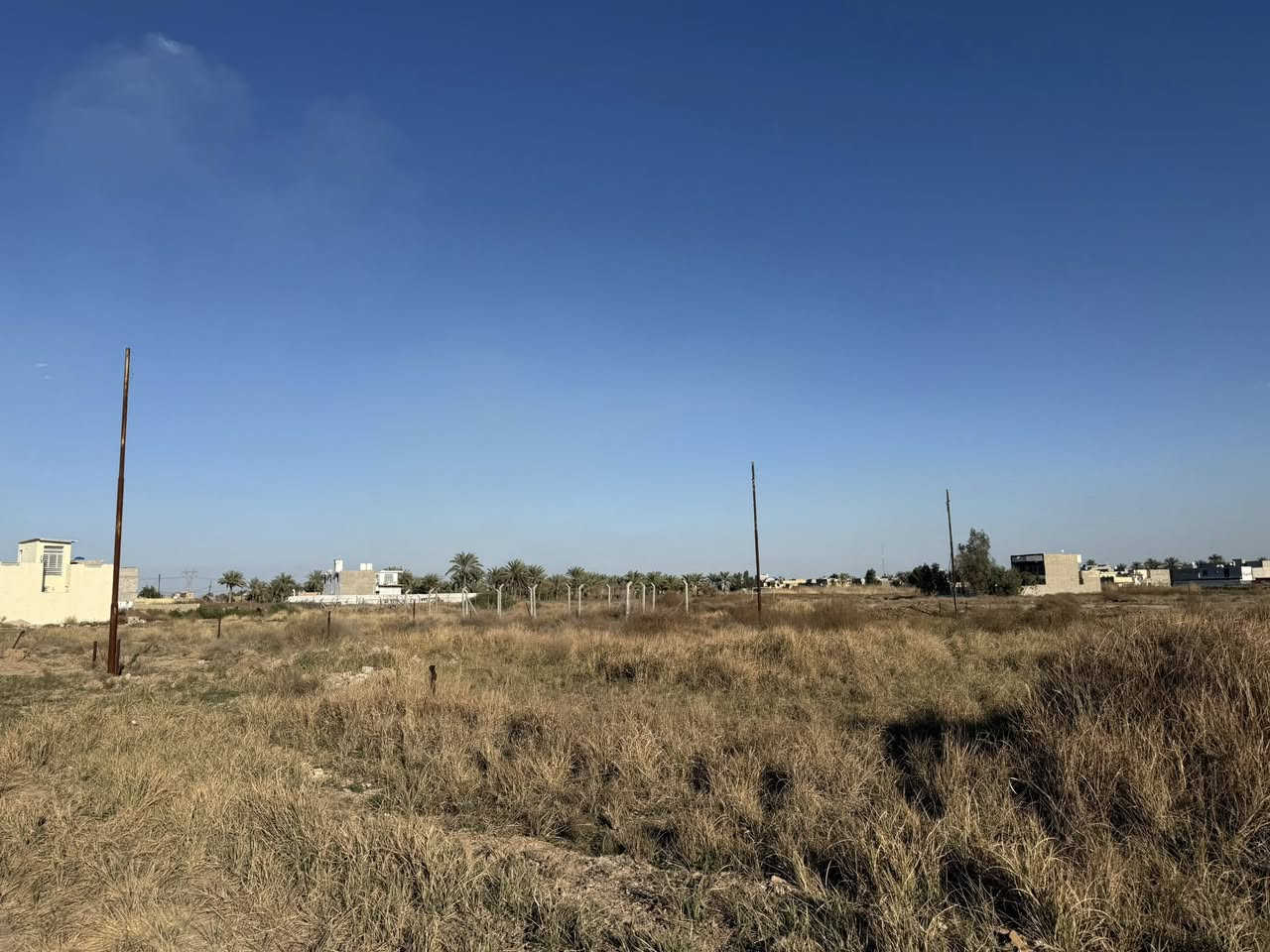 السلام عليكم 
ارض زراعي مدخل شارع الكبيسي دونم 126 
260 متر 
الواجهة 11.30 سم
النزال 23 
الارض على شارع 15 متر ومجاور قطعة ركن 
60 مليون وبيها مجال 
للاستفسار ***********
