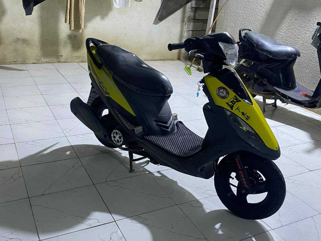 سلام عليكم ماكس عدله لبيع
دراجة مختمه ختم واحد ويه مكينه 
دراجة كفاله عامه مكينه برغي ما مفتوح بيهه 
اي نقص ما بيهه كلشي شقال بيهه نهضه ومعدل يخبل 
دراجة مال رمبه كفاله من كلشي مكاني بصره خور زبير سعر خاص رقم ***********
