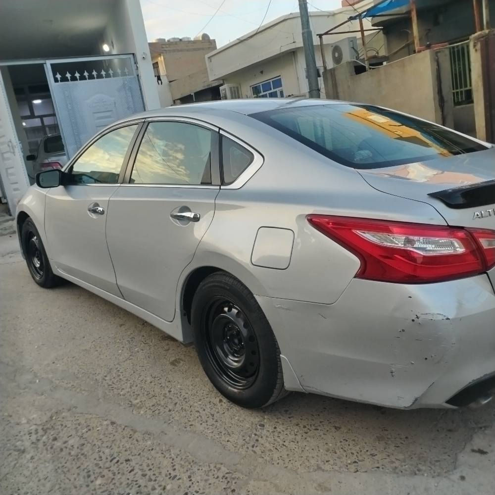 نیسان ئاڵتیما مۆدێل 2017sv سێ پارەچی بۆیاغە بێ دەعمو ناوگرتن پێش و پشتی کەپسە گێڕو مەکینەی نەکراوەتەوە سەنەوی نوێیە تایەی نوێیە سعری97گەڵا
***********
شوێن تەق تەق كويسينجاك, أربيل
