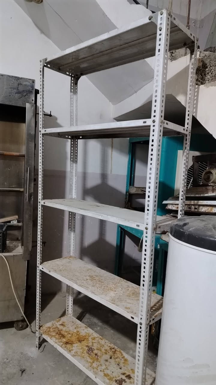 السلام عليكم متوفره هاي الادوات ملات مطعم شوي سمج ودجاج وكلمن وسعره للعلم حوض السمك طوله ٣ونص متر والعرض ٢ونص متر مكان الغراض قضاء الدجيل وللاستفسار اكثر الاتصال على هذا الرقم ***********
