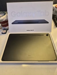تاب سامسونج s9 للبيع نظيف جدا مساحة 256 مع كامل ملحقاته من قلم و شاحنة...