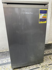 ثلاجة ٥ قدم • شبه جديدة