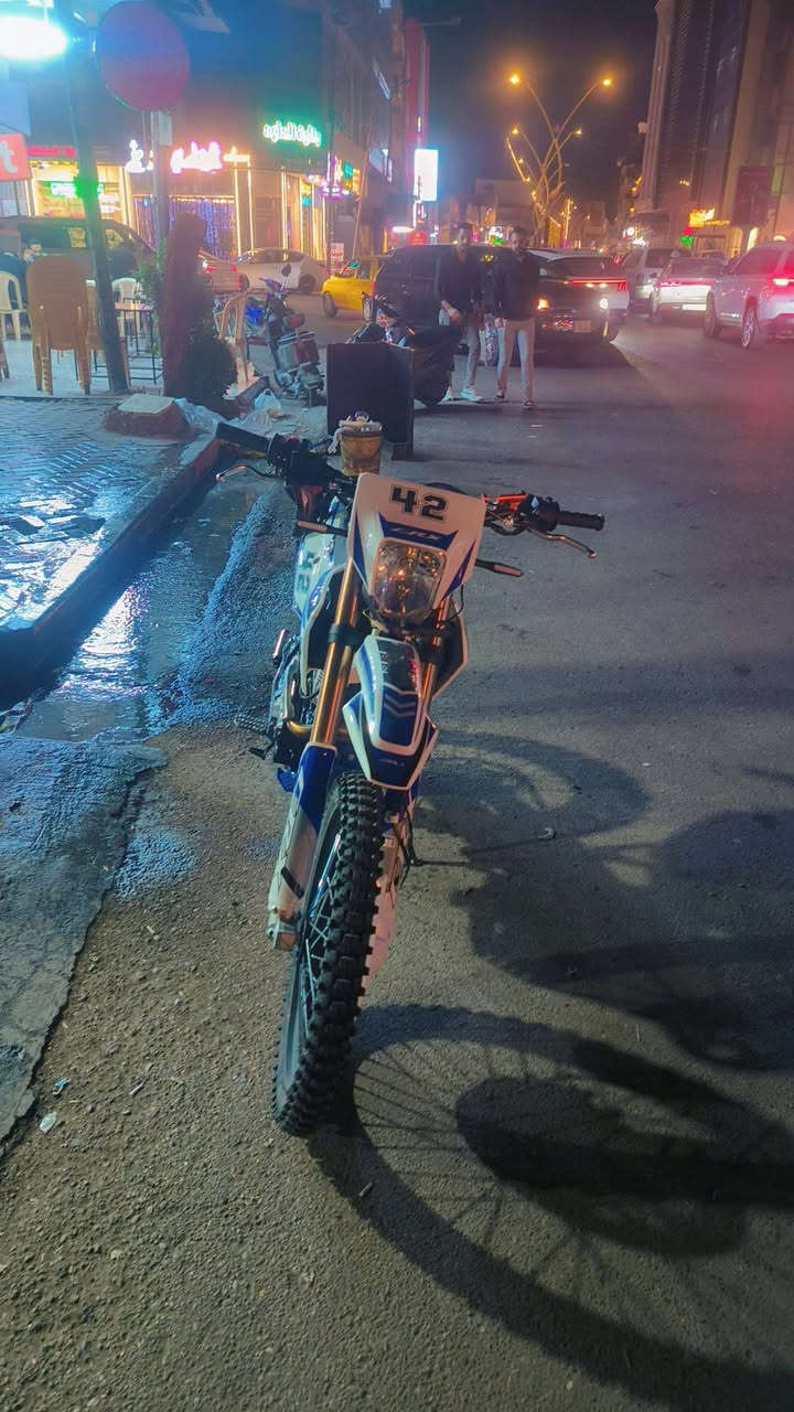 سلام عليكم 
للبيع 
CR-X
موديل 2025
مكينا 350cc
دراجه صفر كيلو متر جديده طك كارتون 
 شلعه معدل خير من الله 
دراجه أول ثاني ثالث تعليك 
سرعتها 200
دراجه حلوه وجديده 
بغداد الاعضميه 
ليحب يستفسر ***********
