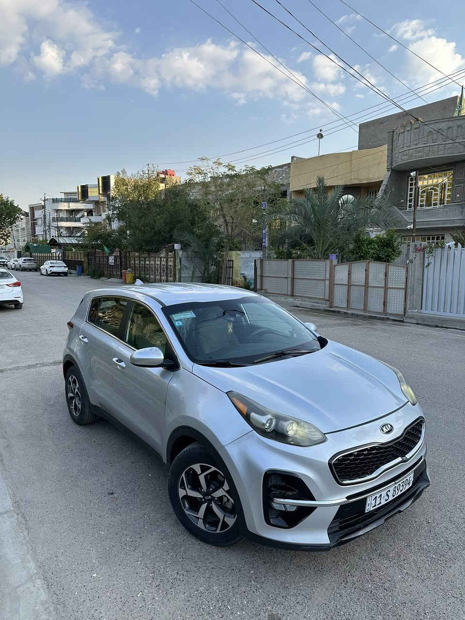 السلام عليكم 
سبورتج 2021 وارد امريكي 
رقم بغداد الدولي 
ماشية 80 الف 
كير محرك بلاديات 
حادثها جاملغ وبنيد تبديل 
والجاملغ الثاني مرشوش
بدون ضرر داخلي شرط الفحص
مواصفات السيارة واضحة بالصور
مكاني بغداد البلديات سعرها 148 ورقة
للاتصال فقط : ***********
