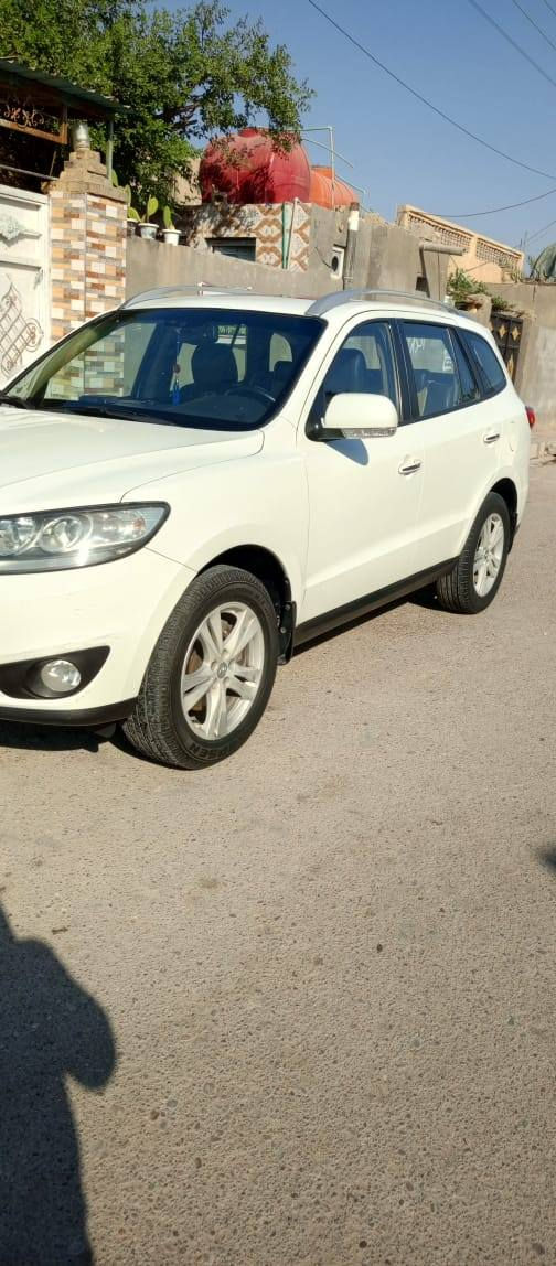 سلام عليكم سياره سنتافيا.11
خليجي مكفوله من الصبغ والفتح والتبديل 
فول مواصفات 
بصمه فتحه كشن كهربائي جلد سته سلندر سبعه راكب فول الفول 1/1
مكاني ميسان 
الاستفسار 
***********
