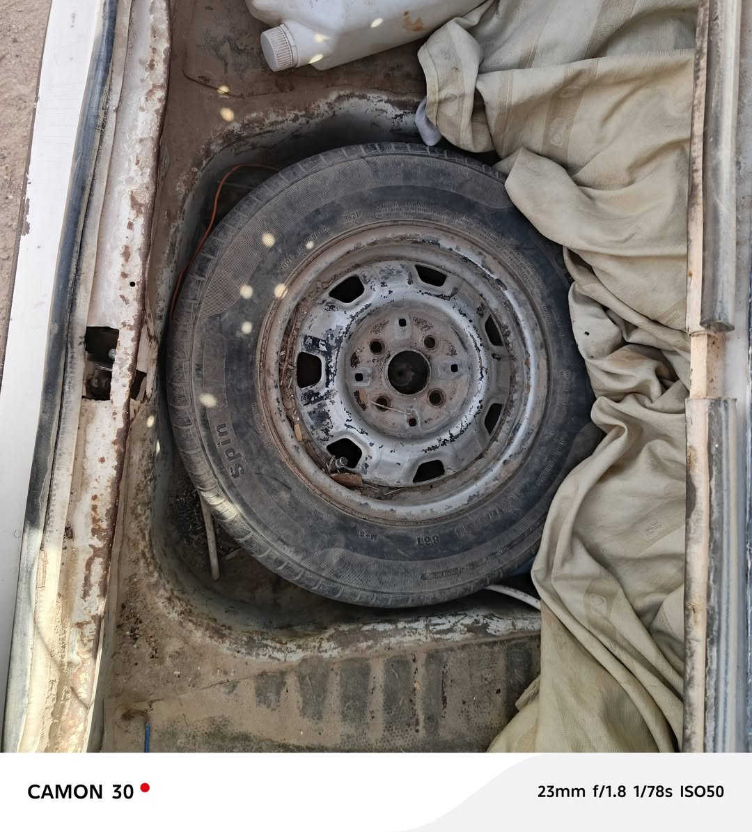 السلام عليكم كورلا 90 يسرى بلاد 1600 كابريته زوج تواير جدد الصدر قبل فترةاشتغلته بس الدرايم شفت تعبان سيارة مال شغل نشطه وبدون خياس السيارة بأسم الوالد السنويه منتهيه بشهر الثاني داخلها نظيف بلاد التبريد شغال بس شحن غاز وشايل البنكه مال تبريد موجودة السياره بيها ظربه بالچاملغ اليمين الامامي ومصلحة هاي التفاصيل ذكرته مكان السيارة صگلاويه شهداء الثانيه. السعر 23 وبيها مجال قليل
..***********
