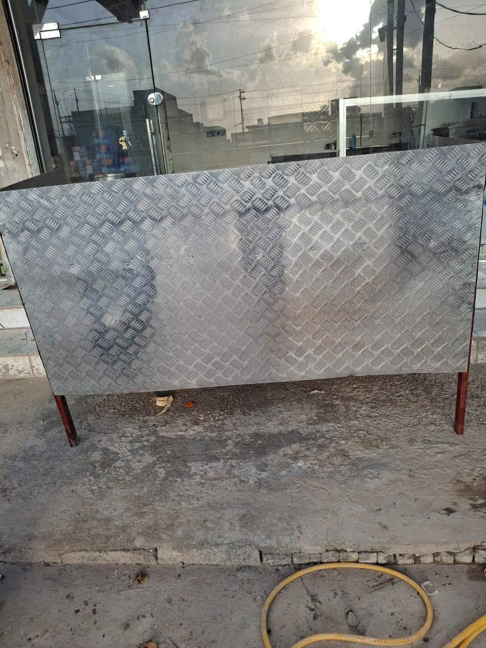 للبيع الشراي يتصل ***********
قلاية فلافل 
قلاية برگر 
مثرامة حجم 22 
ثلاجة حجم كبير كونكورد
ميز جام خانة  مترتين ب متر L عمارة, ميسان
