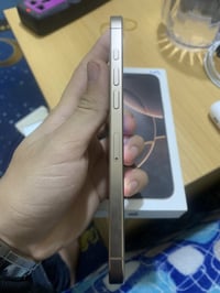 16 برو ماكس بطارية 98 ذاكرة 256  بعدة داخل الضمان ينتهي شهر 7  غراضة ك...