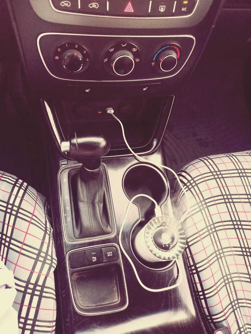 #للبيع | كيا سورينتو 2015 - بحالة ممتازة وجاهزة للاستخدام 🚘
السيارة نظيفة جداً (استخدام موظف وكانت مخزنة)، مكفولة من أي مصاريف ميكانيكية، وجاهزة للاستخدام اليومي مباشرة.

📊 المواصفات والتفاصيل:

الموديل: كيا سورينتو 2015 (وارد أمريكي).

اللون: أبيض شذري مميز.

المحرك: 2.4 GDi (قوي واقتصادي).

الممشى: 90 ألف ميل فقط (حقيقي).

الرقم: 309 كربلاء (رقم مميز).

✨ مميزات إضافية:

التبريد ثلج ويعمل بكفاءة عالية جداً ❄️.

محرك وكير بحالة ممتازة وبشرط الفحص.

السبير والكتلوكات الأصلية للسيارة موجودة بالكامل.

⚠️ تفاصيل الحادث:
حادث سابق خفيف جداً وتم تصليحه بشكل احترافي (تبديل البنيد والجنح/الشامبرلغ للجهة اليسرى فقط) بدون أي تأثير على الشاصي أو لغد السيارة.

📍 مكان المعاينة: كربلاء
💰 السعر المطلوب: [160]
📞 للاستفسار والاتصال: [***********]
