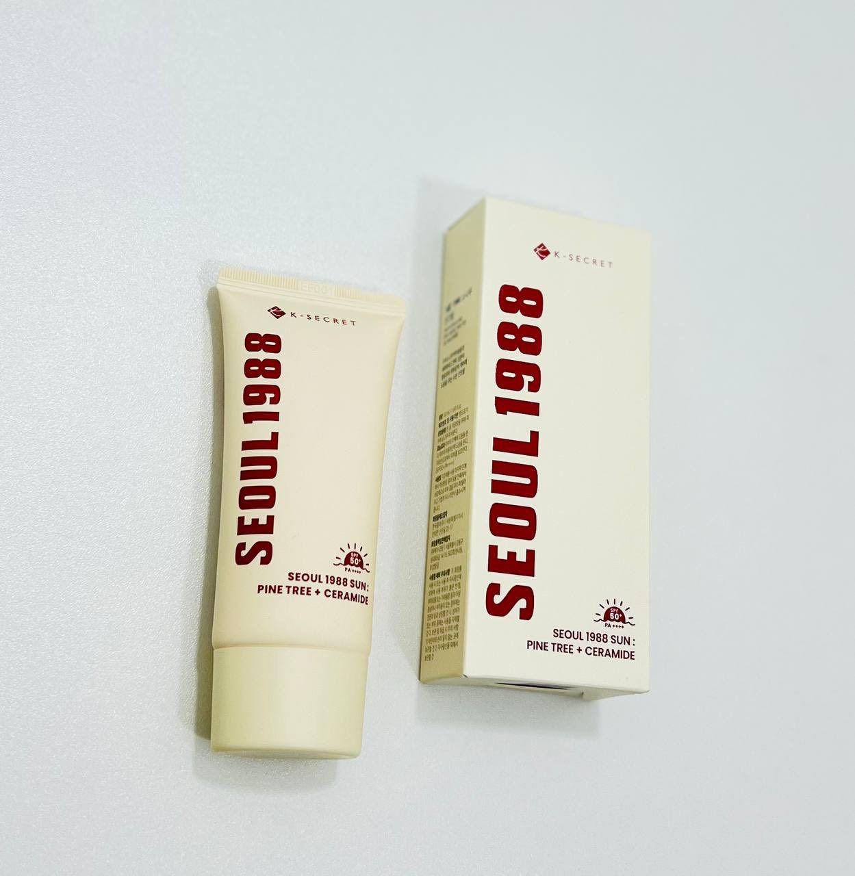 🌞💗 واقي شمس K-SECRET Seoul 1988 Sun 🇰🇷
خفيف، يحمي بشرتچ SPF50+ PA++++ ضد UVA/UVB والضوء الأزرق 🫧
✨ لا يترك بقايا بيضاء أو ملمس دهني
✨ سيراميد + ببتيدات + نياسيناميد لتحسين مرونة البشرة ومكافحة علامات التقدم بالسن
✨ مناسب للبشرة الحساسة، خالي من الكحول والبارابين والكبريتات والألوان الاصطناعية ✅

توجد توصيل لجميع المحافظات العراق 🇮🇶🚚🚕للحجز والاستفسار يرجى التواصل عبر الخاص 📩💌توجد لدينا عروض خاصة وخصومات وهدايا 🎁😍


**إذا كنت صاحب هذا الإعلان وتريد حذفه لأي سبب، رجاءا أرسل رسالة إلى الدعم الفني**