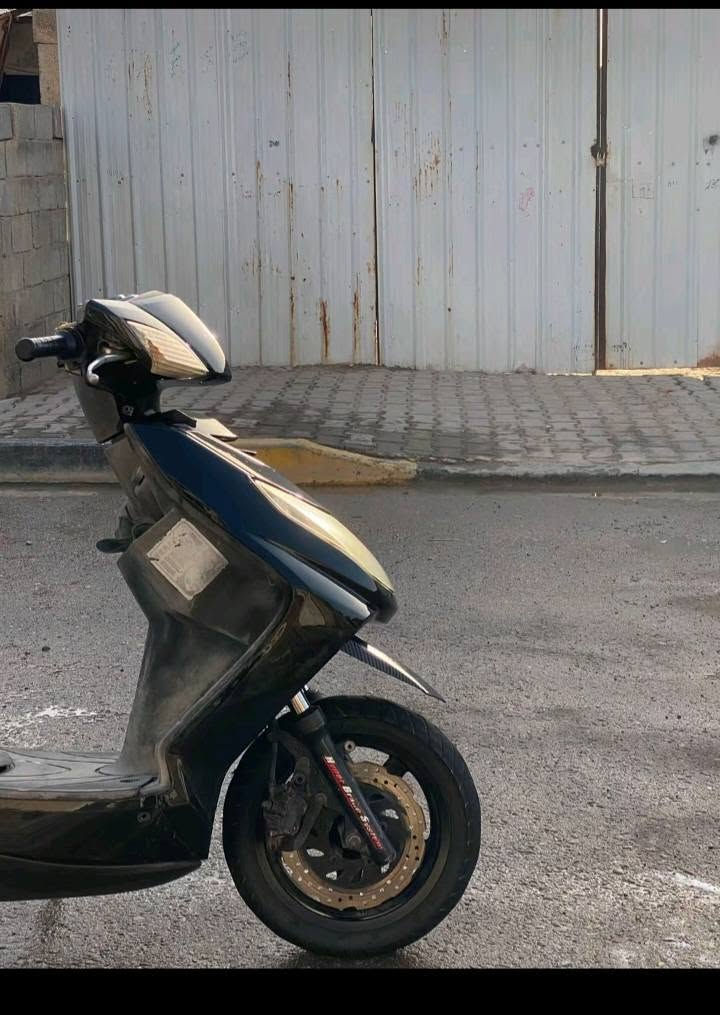 دراجه سكنس فحل بيهة خيط تبخير بسيط كلش سعرهة دراجه نضيفه من ناحيه لكهرباءيات والكابريتر مجاميع جديده وتايرات جلاتين جديده سعرهة مناسب للستفسار خاص او اتصال علا رقم ***********فقط واتساب
