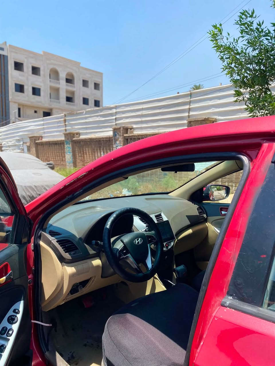 بيع مستعجل ( اكسنت ٢٠١٥ )
السيارة خليجي
فول مواصفات ( فتحة سلايد _ اشاير مري _ تحكم ستيرن _ كاميرا _شاشة ) 
السيارة مصبوعة عام 
حادثهه ذني بابين وجاملغ موضح بلصورة 
رقم ذي قار مشروع وطني تحويل ثاني يوم بأي محافظة
مكاني: بغداد  
السعر : ٥٨ ورقة قفل من النهاية 
للأستفسار  : *********** 
بي واتساب
