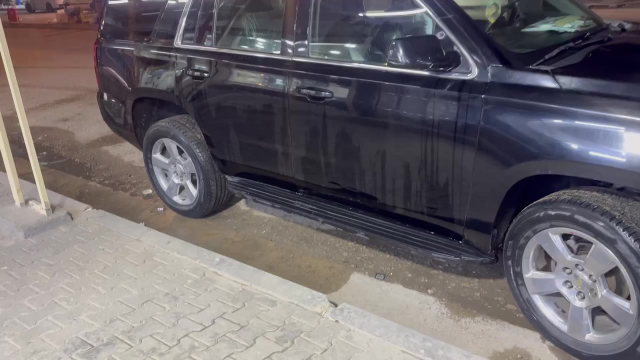 للبيع: شيفروليه تاهو 2019 LS (ادوات )
الحالة: ممتازة (أدوات)

اللون الخارجي: أسود ملكي

اللون الداخلي: أسود (جلد)

المواصفات والمميزات:

تتميز السيارة بمجموعة من الإضافات والتقنيات التي توفر الراحة والأمان:

• التحكم والراحة: تحكم كامل من "الستيرن" (عجلة القيادة).

• المرايا: مرايا جانبية نظام "شفط" (طي كهربائي).

• المقاعد: كراسي بنظام الهزاز (تنبيه السلامة) مع خاصية التدفئة.

• النظام الترفيهي: شاشة لمس، كاميرا خلفية، وحساسات وقوف.

• الإضافات: تبريد مركزي ممتاز، جنوط (ويلات) مميزة، وإنارة LED

رادار ٣٦٠درجه 

سيارا جهازا كبل روح سجل

مكان نجف حي العداله 

***********
