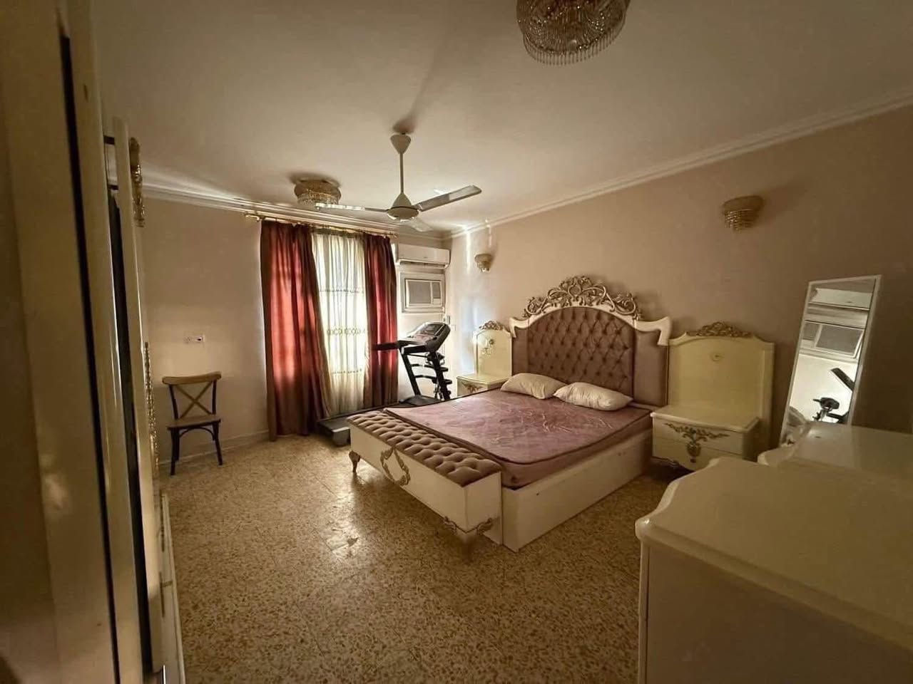 #للايجار_في_السيدية 🏡
🔹 بيت مودرن مؤثث بالكامل

🔹 المساحة: 60 متر

🔹 مدخل واحد

✨ التفاصيل:

▪️ الطابق الأرضي: صالة + مطبخ + خدمات صحية

▪️ الطابق الثاني: غرفتين نوم

📍 الموقع: السيدية – الضباط

📞 للاستفسار:
***********

🏢 أو مراجعة مكتب البيت الملكي للاستثمار العقاري

⸻
