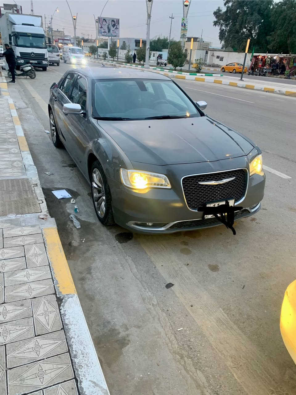 اوباما300وارد كندي موديل 18اصل رقم بغداد  حادثها بداية البنيد ومصلح نفسه السياره بدون تبديل وبدون صبغ لون اسمنتي السعر 240 ناصريه مركز ***********
