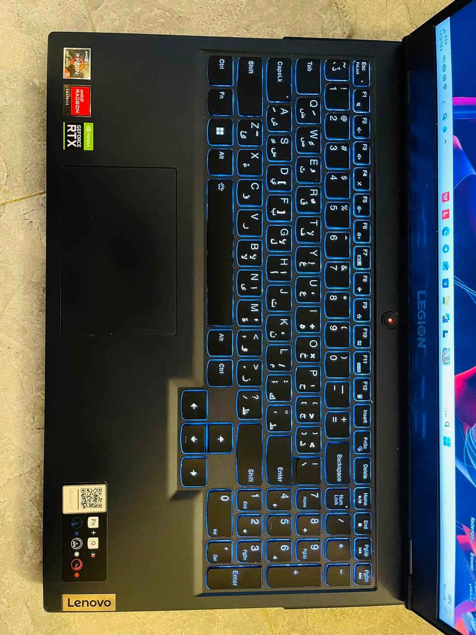 من رخصة الادمن 

* 🔹 الموديل: Lenovo Legion 5 15ACH6
* 🔹 المعالج: AMD Ryzen 5 5600H (6 أنوية / 12 خيط معالجة)
* 🔹 كرت الشاشة: NVIDIA GeForce RTX 3050 Ti

* ✅ تقنية Ray Tracing (تتبع الأشعة).
* ✅ DLSS لزيادة الفريمات في الألعاب المدعومة.
* ✅ DirectX 12 Ultimate.
* ✅ NVIDIA Reflex لتقليل تأخير الإدخال.
* ✅ NVIDIA Broadcast للبث وتحسين المايك والكاميرا بالذكاء الاصطناعي.
* ✅ NVENC Encoder للتسجيل والبث بجودة عالية مع استهلاك قليل للمعالج.
* ✅ تشغيل حتى 4 شاشات
* ✅ يدعم دقة 4K للشاشات الخارجية عبر HDMI (للعمل ومشاهدة الفيديو
* 🔹 كرت شاشة مدمج: AMD Radeon Graphics
* 🔹 الرام:DDR4-3200 MHz 16GB
* 🔹 التخزين: 1TB NVMe SSD
* 🔹 الشاشة: 15.6 إنج FHD (1920×1080) IPS
* 🔹 معدل التحديث: 120Hz
* 🔹 دعم Dolby Vision
* 🔹 الصوت: Nahimic Audio
* 🔹 نظام التشغيل: Windows 11 Pro
* 🔹 نوع الإقلاع: UEFI
* 🔹 معمارية النظام: 64-bit (x64)
* 🔹 الواي فاي والبلوتوث: مدمجة
* 🔹 لوحة مفاتيح بإضاءة خلفية (Backlit Keyboard)
* 🔹 مناسب للألعاب، التصميم، المونتاج، والبرامج الهندسية
عدد دورات الشحن ١٧٨ بطارية بحالة ممتازة 
السعر ٩٧٥ الف و بي مجال بسيط 
***********
الملحقات شاحن اصلي ٢٣٠W
⌨️كيبورت ميكانيكي EWEADN هيكل معدني 
🖱️ماوس + 💼حقيبة
