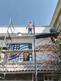 خلفه متفرغ حاليا لبخ سمنت ناعم خشن تصفير مساطر نثر تقليف لواجهات بلحجر...