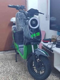 دراجة شحن R9 للبيع/ 4 سرع 5باتريات دبل/ نضام R و P /شاحن اصلي ما مبدل ...