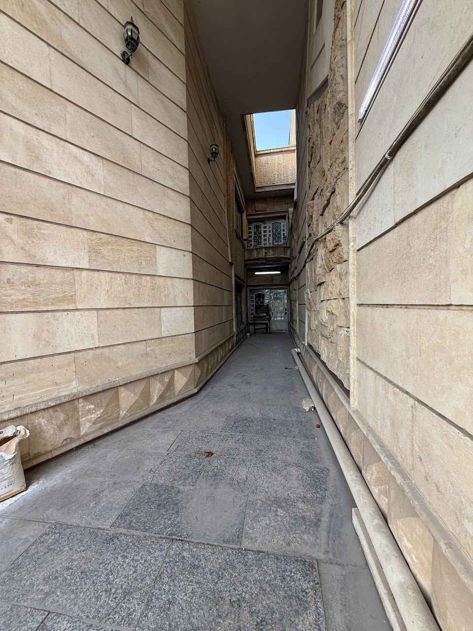 للايجار __ في __ السيدية
مساحة ٢٠٠ متر 

يتكون من 

كراج + حديقة

مدخلين للبيت 

٤ غرف نوم 

٣ خدمات صحية 

صالة 

مطبخ 

الموقع / شارع الصناعة / 

السعر (( مليونين دينار )) مقدمة شهرين 

السعر(( مليون و ٧٥٠ )) مقدمة ٦ اشهر 

مكتب عبدالله الرفيعي

للاستفسار الاتصال على الارقام التالية

***********

***********

***********
