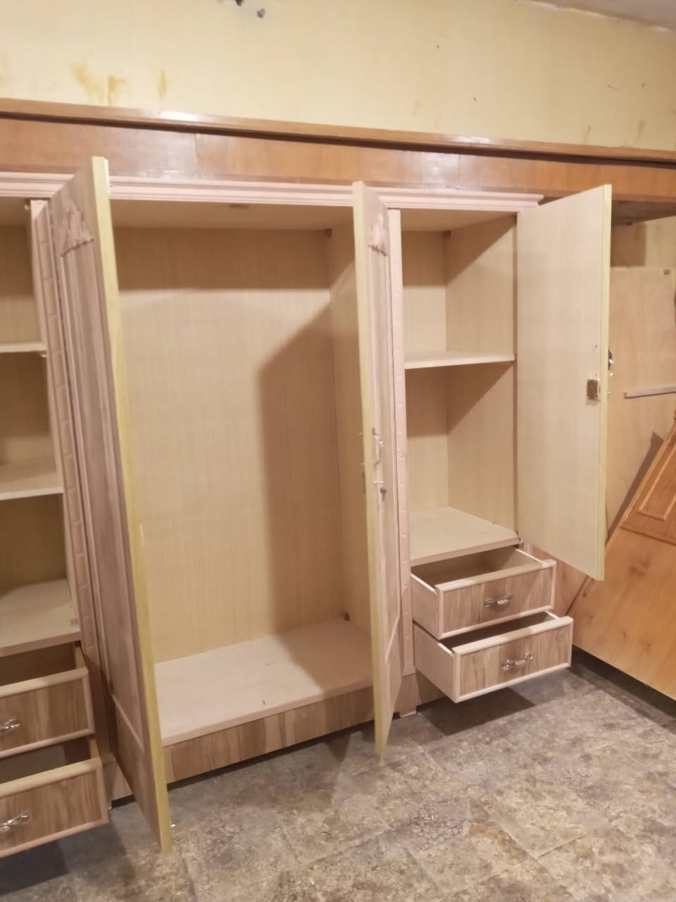 كنتور 4باب زان شغل توصي ماتجاري 4مجرات العنوان حي الحدباء خلف مرطبات البحرين ت***********
