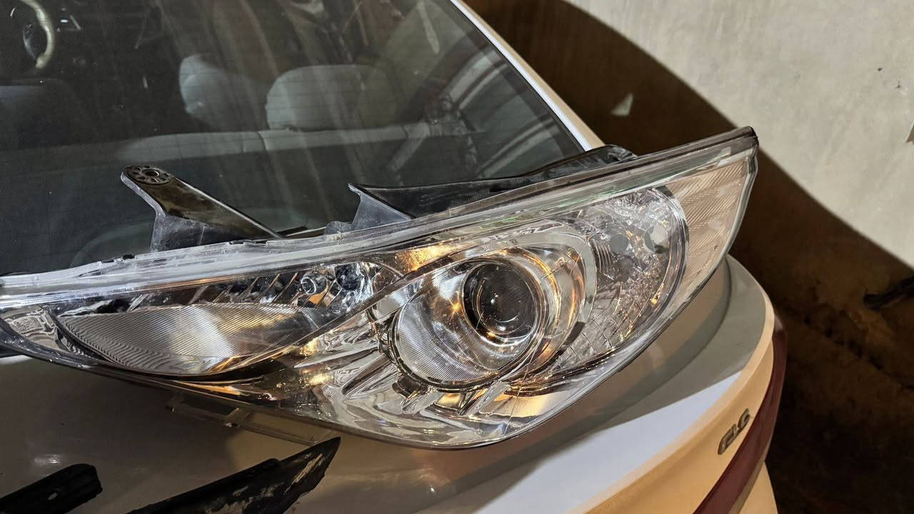 السلام عليكم لايتات سوناتا اثنين واحد نضيف وثاني جامه مكسوره + اثنين بلاجكتورات +دبل مفرد نفس ما موضح ب صوره وفيديوات للبيع وتساب ***********
