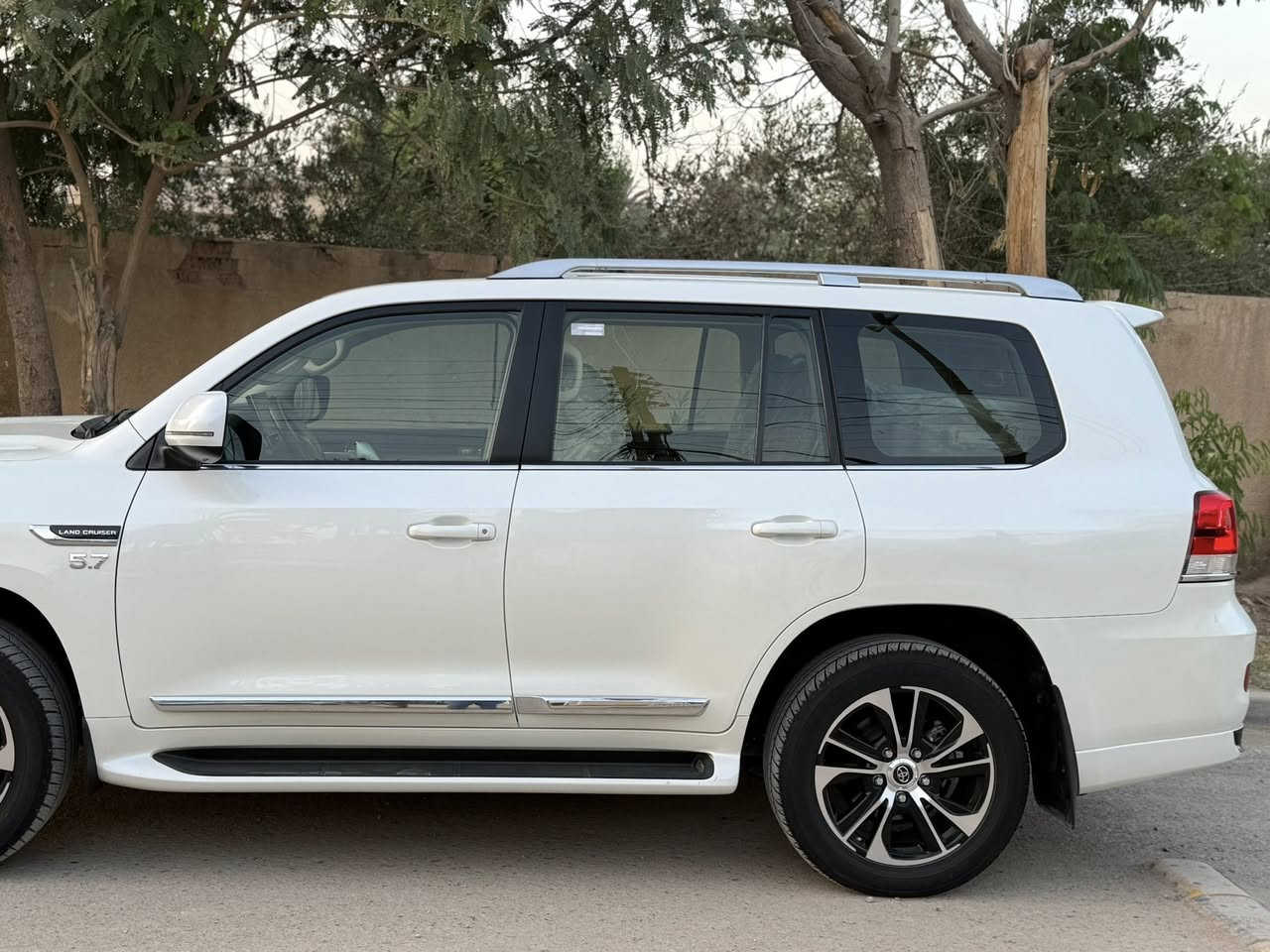 موديل 2021 VXR محرك 5700 مواصفات لكزس . سلايد عدسه لايت متحركه ستيرن كهربائي 5 بصمات الصندوك كهربائي الكشنات جلد شاشه كيجات لكزس كشنين كهربائي شاحن لاسلكي 3 شاشات تشغيل عن بعد سياره فول مواصفات معروفه ل VXR تجي فول . بيها شبر صبغ بركن الدعاميه الاماميه  محدده بالصوره ولباقي كفاله بشرط الفحص بسمي تحويل ثاني يوم اي استفسار           ***********
