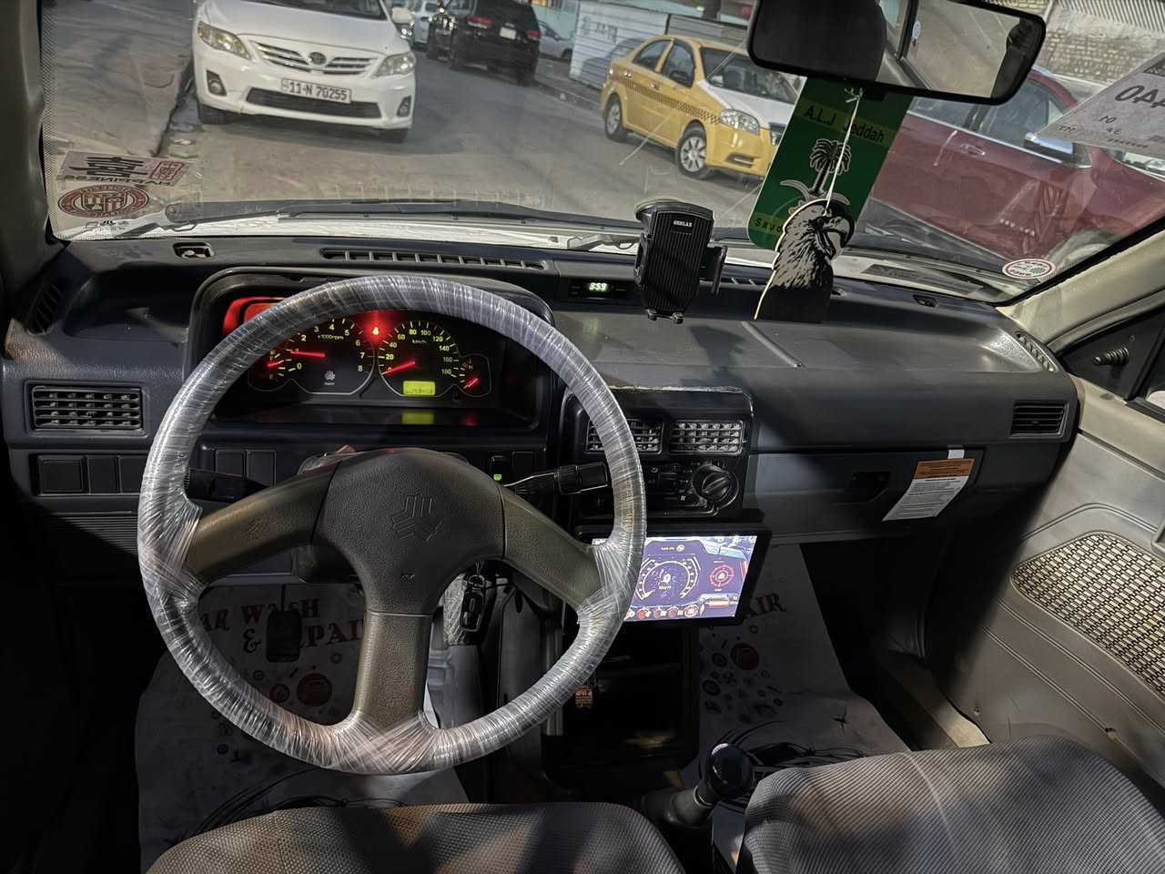 السلام عليكم سايبا موديل 2010 ابيض خصوصي السيارة نظيفة كير ومكينه مكفول تبريد تدفئة شغال شاشه اندرويد رقم انكليزي جديد هزة جديدة سنوية لل2029 السيارة بأسمي وتحويل ثاني يوم السعر 33 ورقة الشراي يخابر على الرقم ***********
