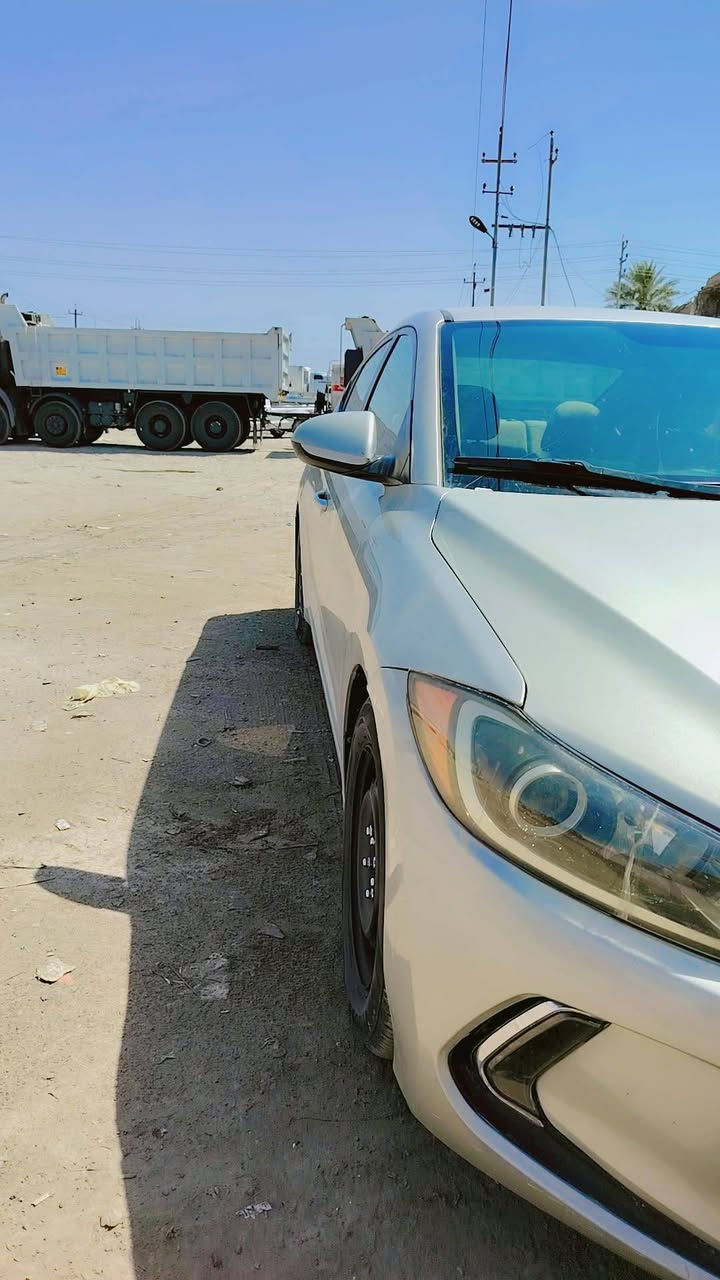 النترا ٢٠١٧
محرك ٢٠٠ دوش

كير اي تي

٦ نمر مو ٥
كير ومحرك مكفول  بدون دواخل وبدون ايرباك
 تحكم ستيرين جهتين
شاشة كامرة
لون مميز

بيها بنيد وجاملق شراي يتصل مو شراي لا تعبني

سونارها بل صور

سعر ١٢٠ وبيها مجال بسيط
***********
