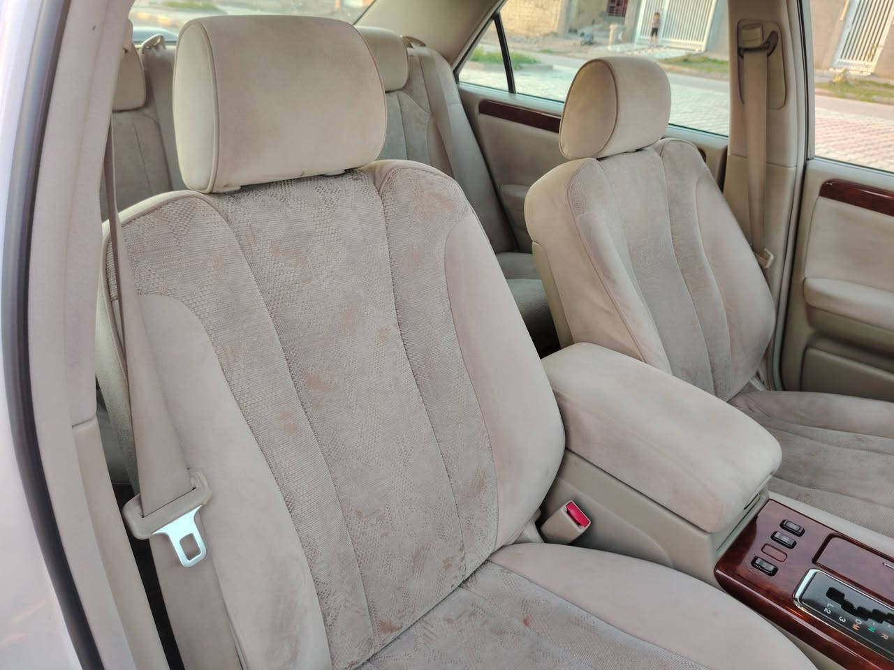 سلام عليكم ملكه للبيع قرار 48رقم نجف انكليزي تحويل مباشر سنويه لل29 موديل 2000 السياره كفاله عامه جديده كارتون
_٣دكم
_شاصي 75
_مكينه ديفور الجبير
_فتحه
_ستيرن كهرباء
_ برده خلفيه 
السياره جاهزه حداديه كير مكينه تبريد ثلج السعر 165وبيه مجال مكان السياره بابل رقم الموبايل *********** _***********
