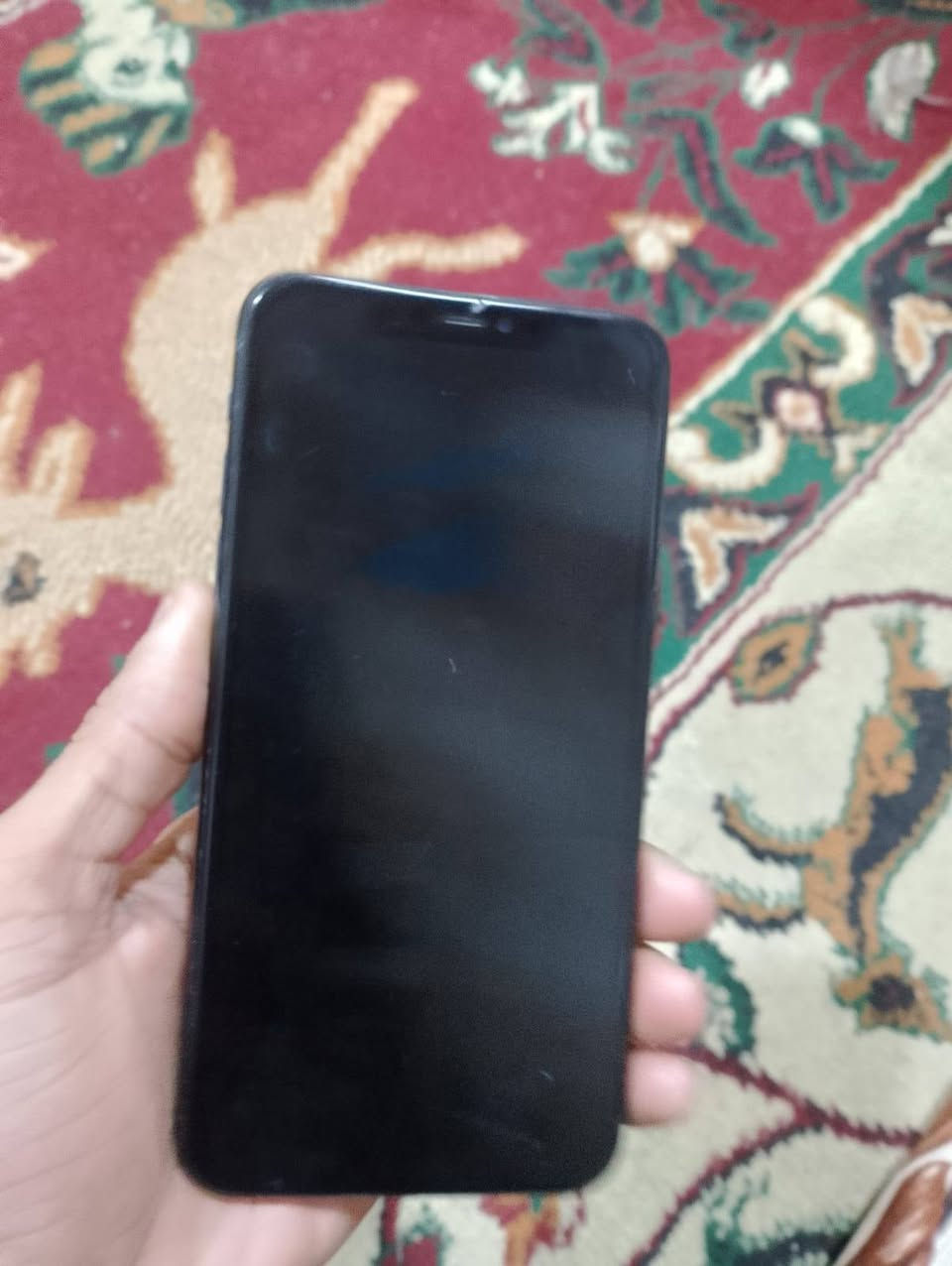 ايفون 11 برو ماكس للبيع ذاكره 256 بطاريه 88 الفيس ايدي متوقف بس شاشه وبطاريه اصليه سعر 250  هاتف ***********
