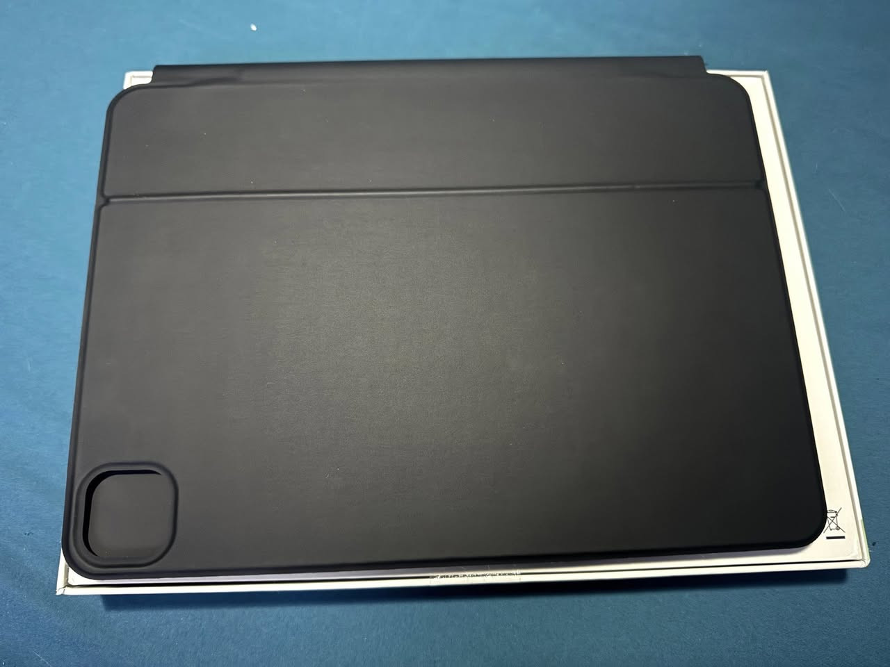 ⌨️ كيبورد وحافظة ماركة آيباد برو 12.9 كواليتي جداً عالي ظهر جلد وزن ثقيل بلون اسود جميل
بالكارتون غير مستخدم شرط
بلوتوث وشحن تايب سي
 • 📱 حافظة + كيبورد بنفس الوقت
 • 📏 يدعم iPad Pro قياس 12.9 إنج
 • ✅ يشتغل ويا موديلات 
(2018 / 2020 / 2021 / 2022)
7 مودات اضاءة متغيرة 
الشحنه الواحده تمشي اكثر من 300 ساعة عمل في حال بدون اضاءة

للاستفسار خاص
توصيل موجود 

#كيبورد
#كيبورد_آيباد
#آيباد_بروص


**إذا كنت صاحب هذا الإعلان وتريد حذفه لأي سبب، رجاءا أرسل رسالة إلى الدعم الفني**