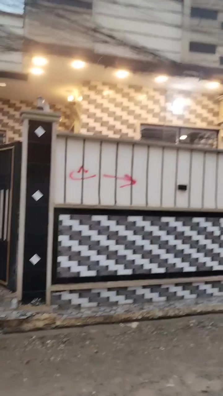 تمام، نسقتها لك:

🏠 *دار للبيع في القوسيات، حي الإيمان، خلف معمل غاز التوفيق*
- *المساحة*: 170 متر
- *التسليم*: فوري
- *الخدمات*: كامل الخدمات متوفرة 
- *للتواصل*: *********** (واتساب أو مكالمة)
