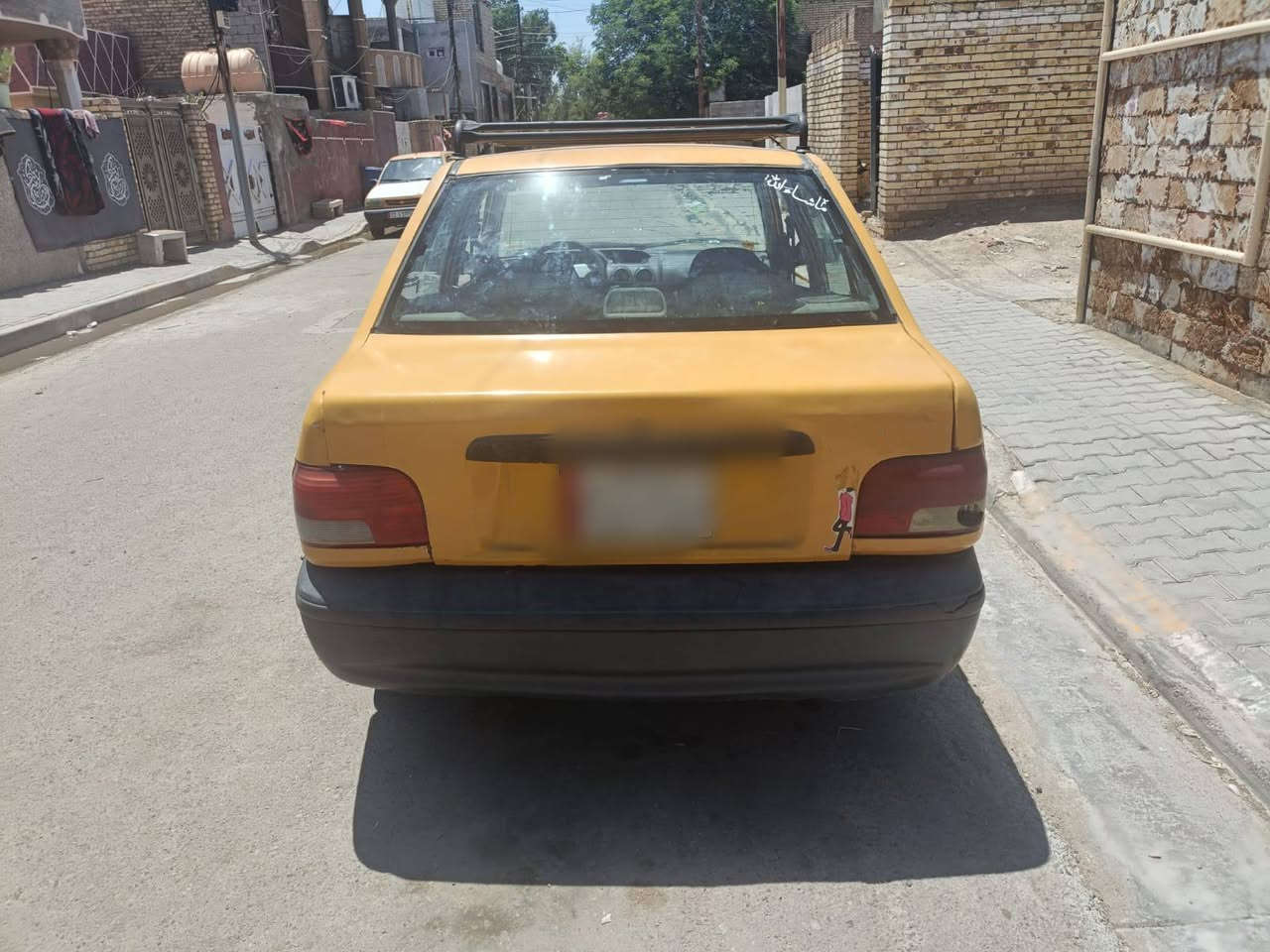موديل ١١بغداد سنوية عظم عاج ابيع كوم حديد وصاحبهة ماندلة بكربلاء فقط السلف واكف والسيارة واضحة بالصورة ***********مكان السيارة الحسينية مال راشدية 
السعر١٢٠٠٠٠٠ مليون ومئتين
