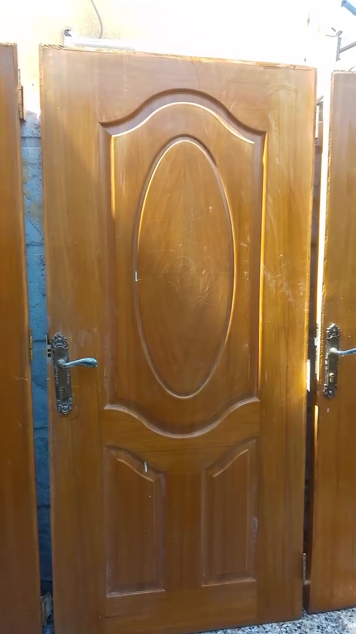 السلام عليكم حبايب .باب خشب تزكام وزن ثقيل .سعر الباب 65.رقم الهاتف ***********عنوان بغداد الشعب
