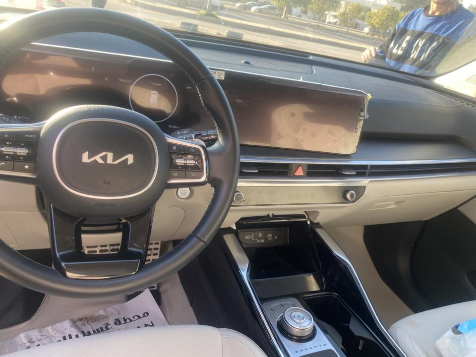 سلام عليكم سورنتو 2024 
ماشيه 17 
تشغيل عن بعد 
جنطه كهرباء 
كشنات كهرباء 
حساسات امامي خلفي 
ارضيه جلد قبل كم يوم سويتها 
محرك 6 سلندر 
شاشة داتوشو 
شاشه سينمه 
رقم بغداد الجديد 
مكاني ديالى 
تواصل ***********
ملاحه السيارة بيها صبغ بسيط بالجاملوغ الامامي
