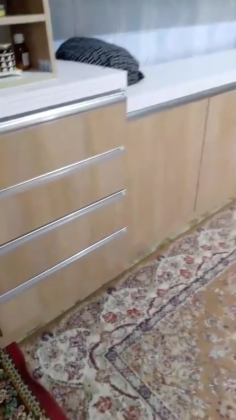 بيت للبيع المساحه ١٥٠  طابقين كامل من كلشي بناء ٢٠١٠  الموقع حي نزال قرب مطعم حجي حسين  السعر ٢٠٠ وقابل للتفاوض للاستفسار ***********
