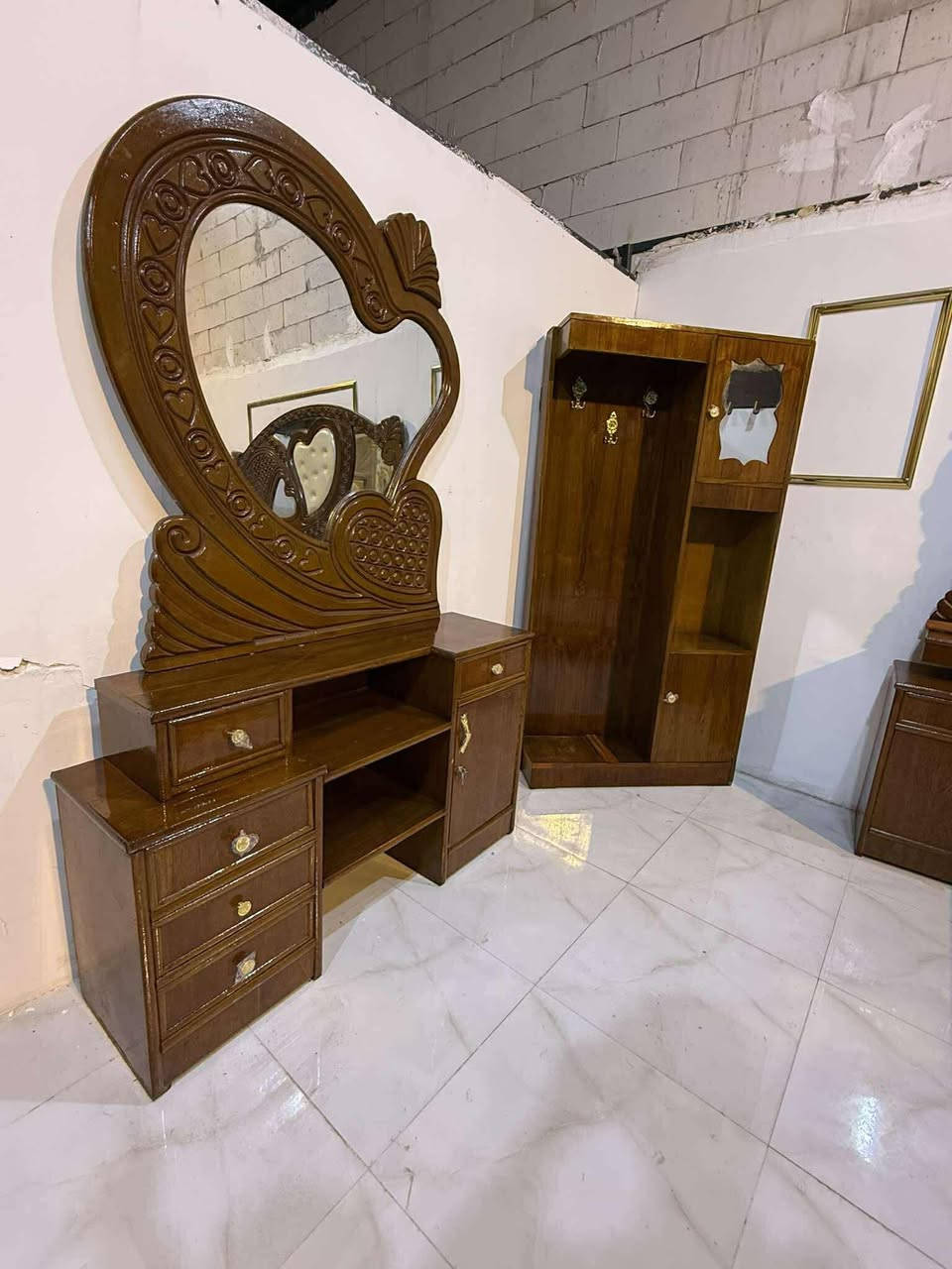 السعر ٧٥٠ بيهة مجال ***********🌸🌸
شد نقل داخل بغداد مجاني محافظات بكروة 
نضافه ٩٠ 
٨ قطع 
شازون هديه 
شغل وصط
