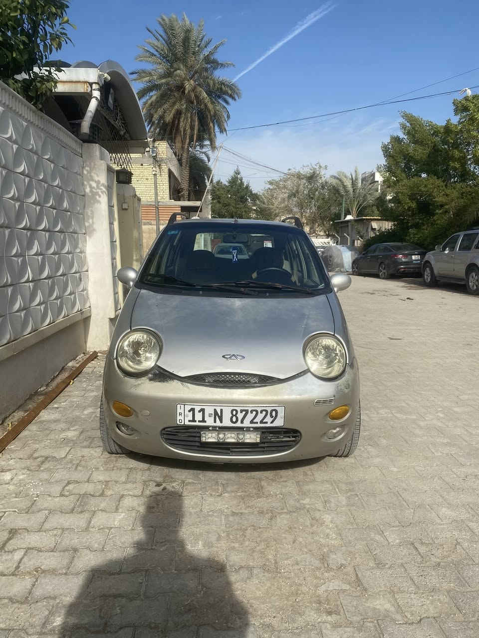 السلام عليكم 
كيو كيو 2010 رقم بغداد بأسمي هزه جديده وسنويه 
كامله مكينه كير اوتو صدر جديد تخم تاير جديد ادامه كامله مسويله سياره كلش حلوه وناعمه مال بيت سنتر لوك جديد 
مكان سيارة بغداد الاعظمية السعر 30 وبيه مجال بسيط 
***********
