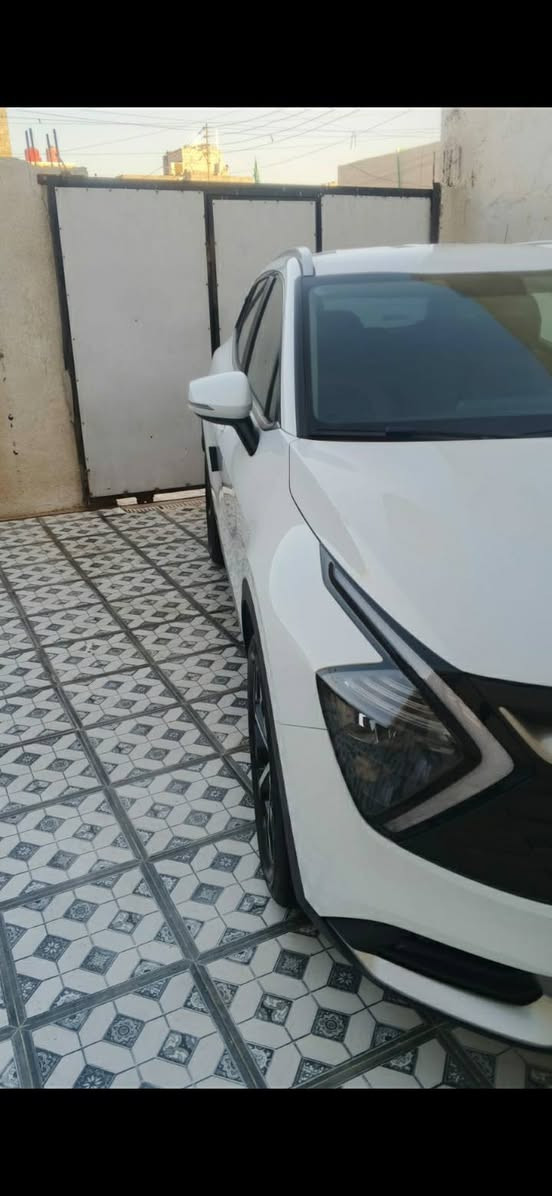 سلام عليكم لبيع سبورتج موديل 24 رقم اربيل ماشيه 16 داخل اسود مكفوله على وضع الشركه الستفسار على الرقم *********** مكاني البصره حي المهندسين
