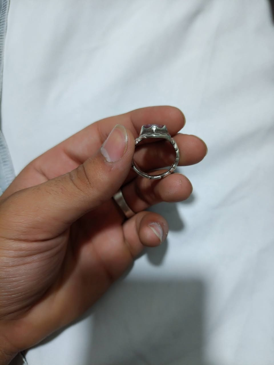 السلام عليكم 
للبيع ياقوت افريقي 💎
فرط الرمان قديم جدآ 
صياغة عراقيه ثقيله 
قيم بل يرضي الله 
عنواني بغداد شارع فلسطين 
***********
