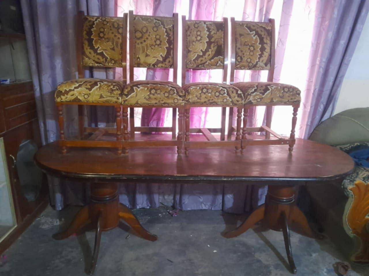 سلام عليكم 
ميز طعام زان ثقيل 
العنوان الرمادي شارع الجانبين 
الاتصال رقم الهاتف ***********
سعر 250 وبي مجال لشراي
