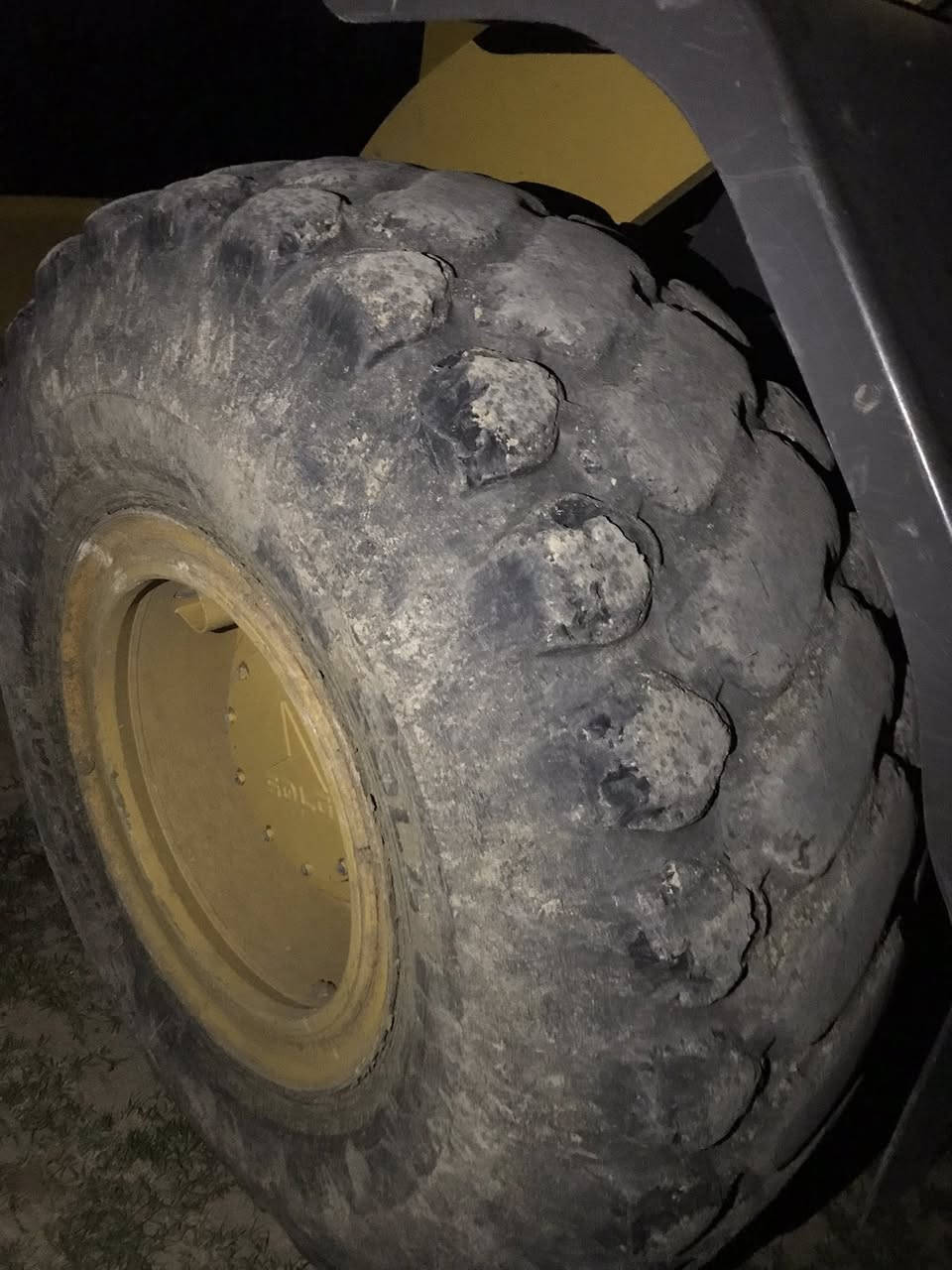 تخم تاير حجم 20.5/25
يرهم ع شفل حجم ٨٠و شفل ٤٦صيني 

تخم كامل مع سفيفه +جوب شرط كوري 

عنوان ذي قار قضاء الرفاعي 

***********سجاد حميد
