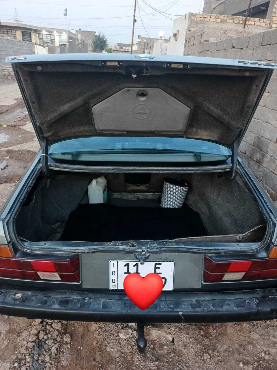 سلام عليكم بي إم مديل 1990 حجم 735 مصبوغة  جماليه عامه كير ومكينه كفاله حداديه نص عمر كهربايات كله شغاله رقم بغداد سنويه 2028 تنتهي ومكينه مفتوح 6 سلندر السعر 40 وبيه مجال ***********
