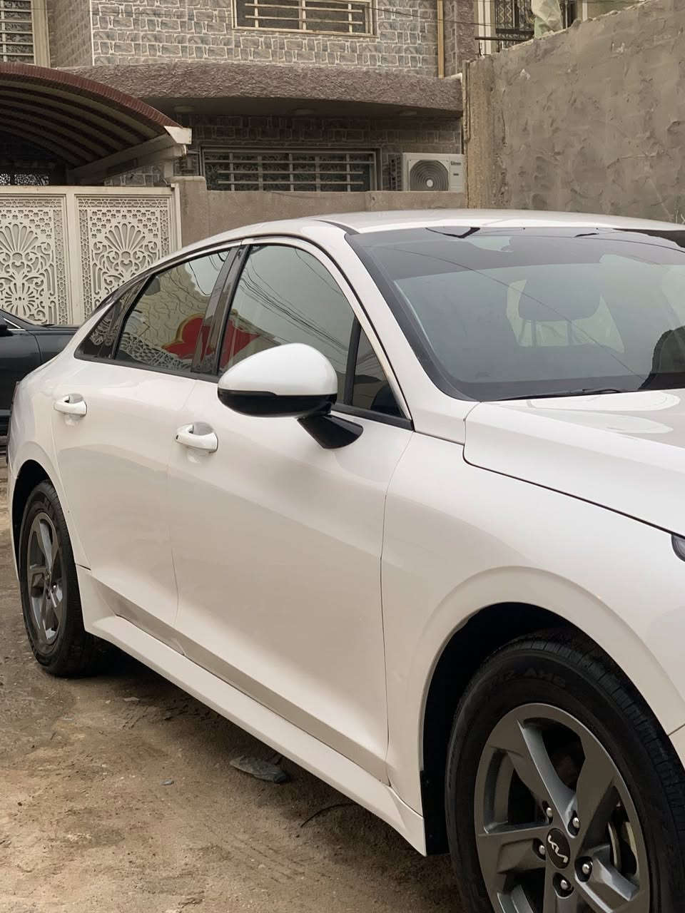 للبيع |كيا كي فايف  2025 غاز
وارد كوري 
السعــر : 170 
تفاصيل السياره :
الموديل : 2025
العداد :30 الف كيلو 
المحرك :4 سلندر
القير : ٨ سرعات 
اللون الخارجي : ابيض 
اللون الداخلي : اسود جلد 
الحاله : نضيفه جدأ
موصفات الراحه :
تشغيل ودخول بدون مفتاح  
تشغيل عن بعد 
تنزيل وتصعيد الجامه بصمه 
مقاعد جلد 
مقاعد اماميه مسخنه ومبرده 
ستيرن مسخن 
ذاكره مقعد 
الترفيه والتقنيه :
Apple CarPlay 
BIuetooth
نضام صوتي فاخر 
راديو اقمار الصناعيه 
منافض شحن يوسبي 
النضمة الامان : 
فرامل طوارئ اوتماتيكيه 
مراقبة النقطه العمياء 
كامره خلفيه 
تحذير مغادرة المسار 
سياقه ذاتيه 
تنبيه المرور الاماميه 
قراءت اشارات المرور 
مراقبة السائق 
مساعد الركن 
نضام الثبات الكتروني
مصابيح LED
اضاءه اوتماتيك
رادارات مري 
شاشه متصله 
كير موس 
وضعيات سياقه 
مقعد السائق كهربائي
 والستفسار :
*********** 
مكاني بابل
