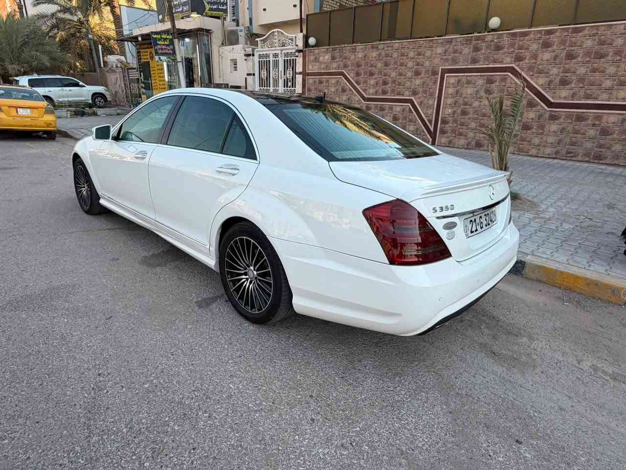 للبيع مرسيدس S350
فول موصفات 
بصمة 
وارد خليجي
بنوراما 
باب طويل 
بردات خلفي وجوانب 
داخل عسلي 
مكينه وكير بشرط 
تبريد ثلج 
رقم سليمانيه الجديد 
تحويل وكالة عادي 
حداديه جديده 
موديل 6 محدث 13 
بيبان شفط 
بيها قطعتين صبغ جمالية 
مكان السياره نجف 
سيارة جديدة مابيها نقص 
مال جناي 
بيع او مراوس بأقل منها
***********
